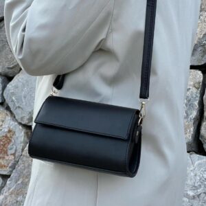 Siyah Askılı Çanta